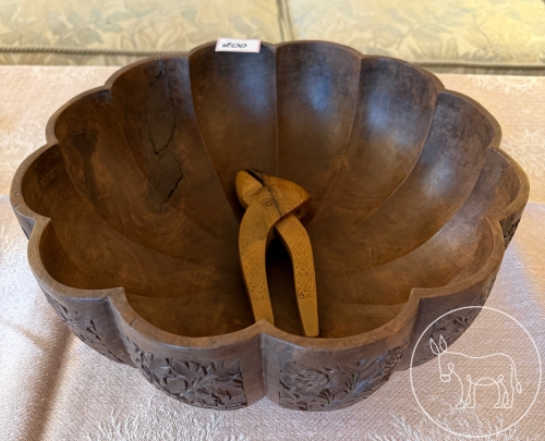 200 - Nu&szlig;holzschale mit Nu&szlig;knacker