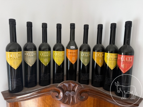 Bild 069 - 9 Flaschen GÖLLES Brände