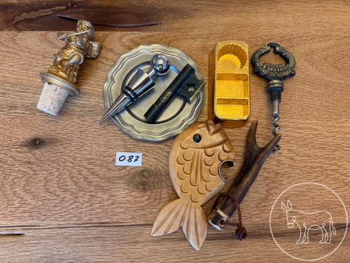 Bild 087 - Flaschenutensilien