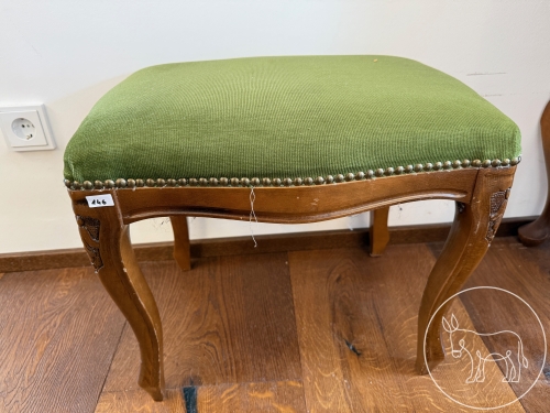 146 - Antiker Hocker