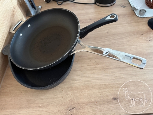 Bild 163 - Pfannen Konvolut