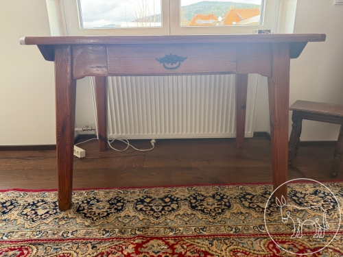 201 - Massiver Holztisch