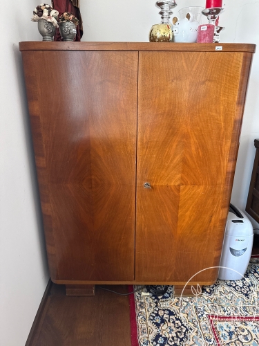 203 - Massiver Schrank