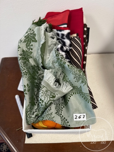 Bild 267 - Seidentücher Konvolut