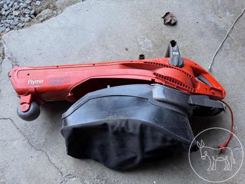 329 - Laubsauger / -bläser / -häcksler