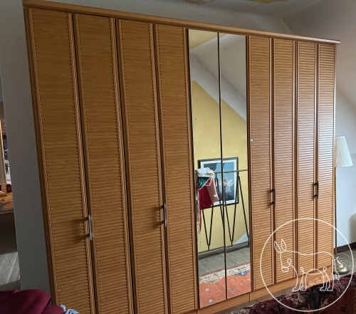 200 - Großer Kleiderschrank