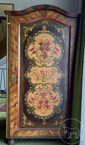 300 - Antiker Bauernschrank