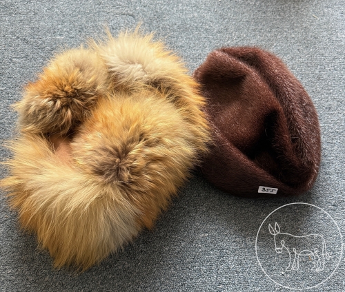 Bild 355 - Pelze / Kopfbedeckung