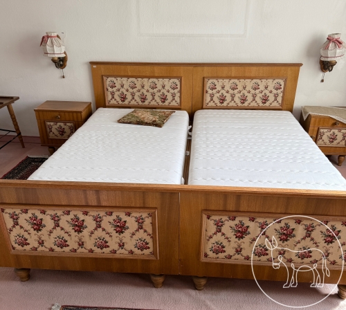 Bild 452 - rustikales Doppelbett