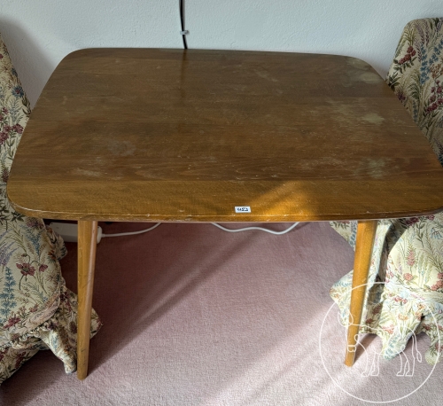 Bild 453 - Holztisch