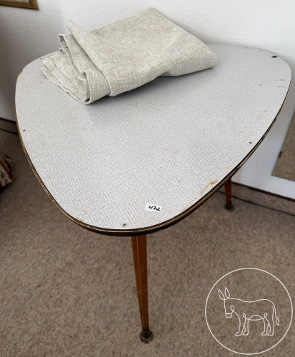 Bild 472 - Beistelltisch 50er Jahre