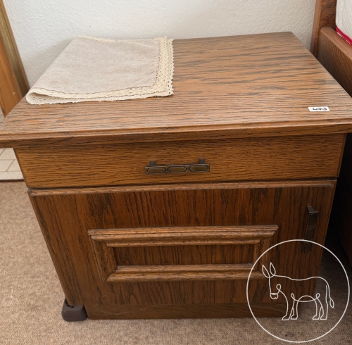 Bild 473 - 2 Nachtkästchen