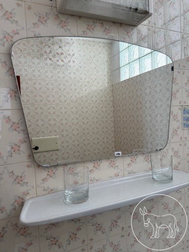 Bild 486 - Spiegel und Keramikablage