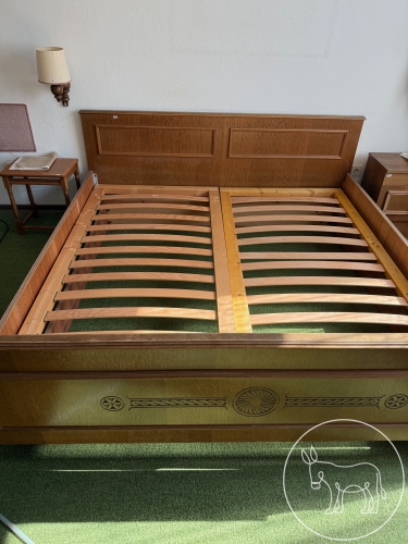 Bild 493 - Holzbett mit Lattenrosten