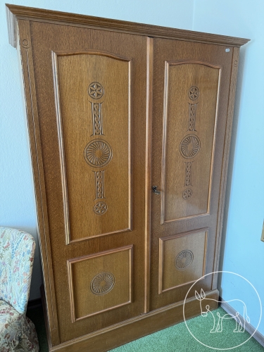 498 - Holz-Kleiderschrank