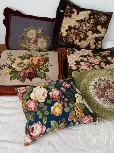 Bild 525 - Zierkissen Konvolut