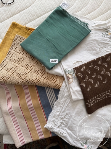 Bild 528 - Textilien Konvolut