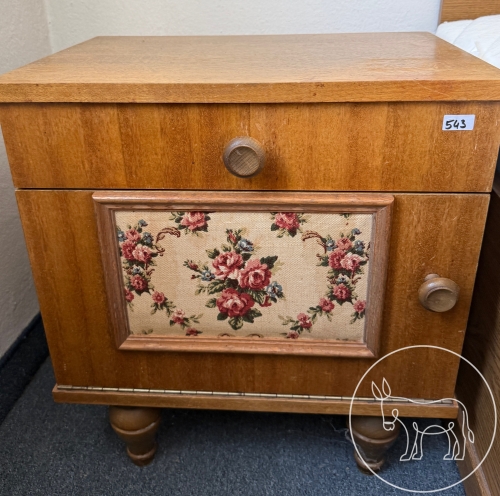 Bild 543 - 2 rustikale Nachtkästchen