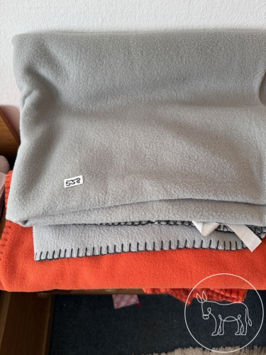 Bild 558 - 3 Fleece Decken