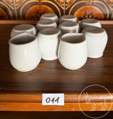 Bild 011 - kleine Milchkannen/Behälter