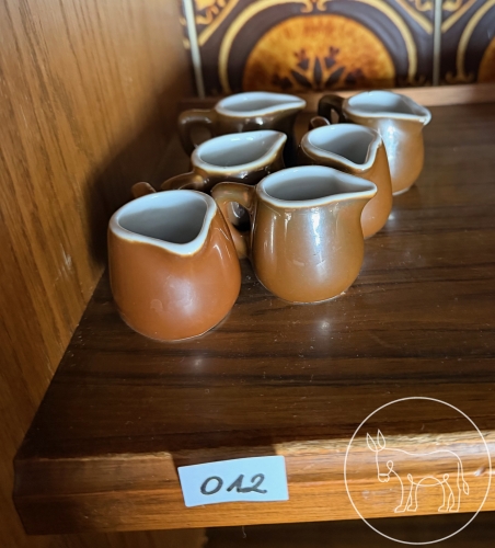 Bild 012 - kleine Milchkannen