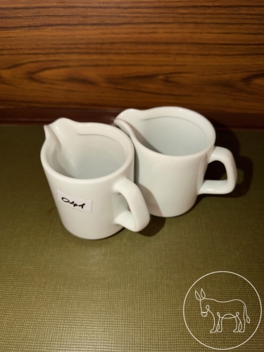 Bild 041 - 2 Lilienporzellan-Kannen