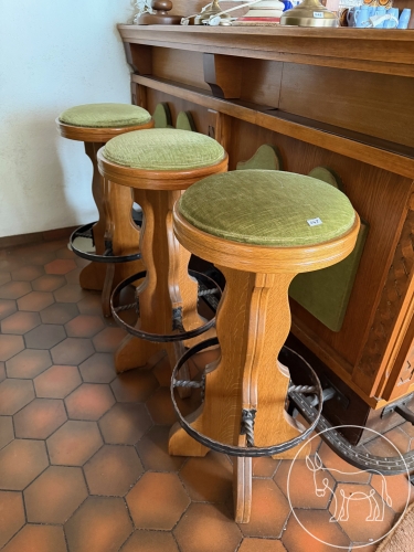 047 - 3 Bar - Hocker