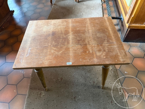 Bild 196 - kleiner Holztisch