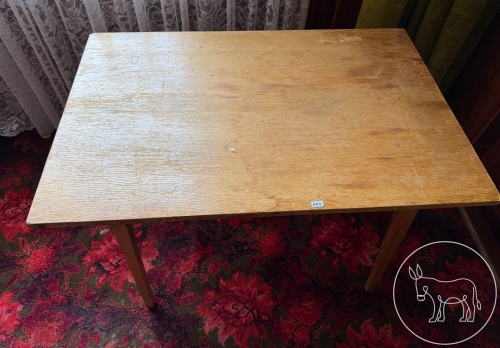 Bild 243 - Holztisch