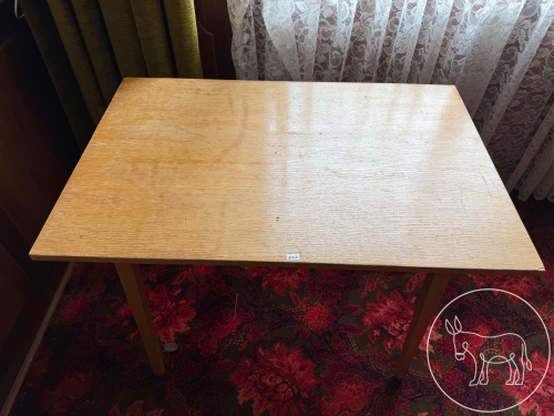 Bild 244 - Holztisch