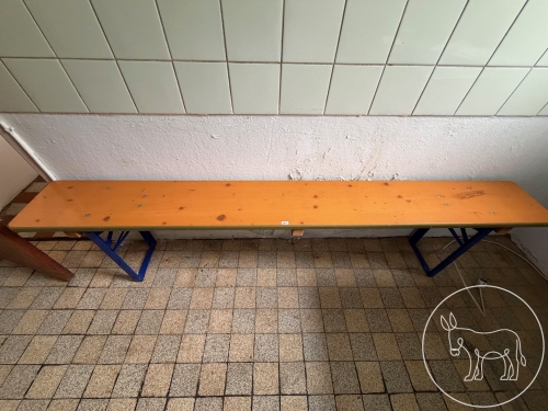 Bild 251 - Holzbank mit Metallfüßen