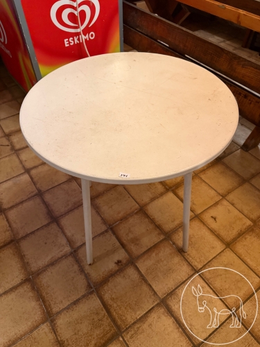 Bild 371 - Metalltisch