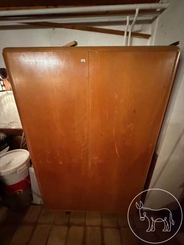 Bild 404 - Holzschrank