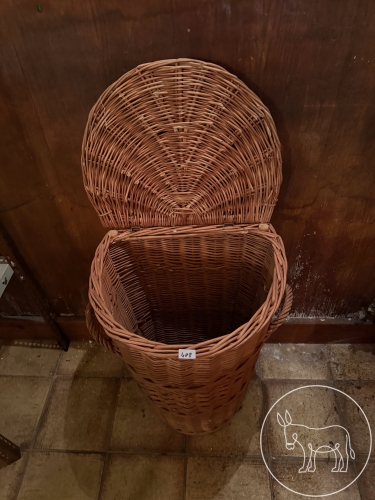 Bild 408 - geflechteter Wäschekorb