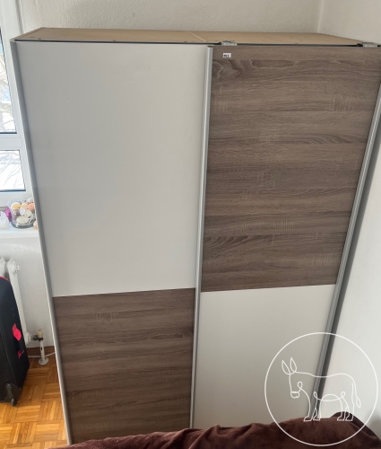 022 - Kleiderschrank