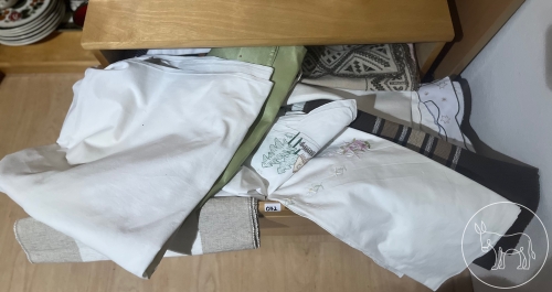 Bild 072 - Textilien-Konvolut