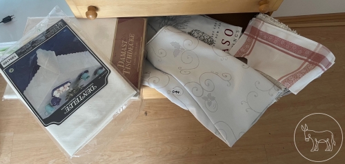 Bild 099 - Tischdecken - Konvolut