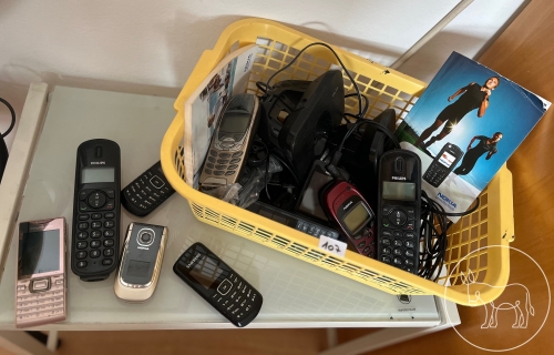 Bild 107 - Handy-Konvolut