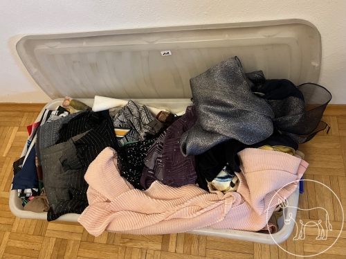 Bild 148 -  Schal-Konvolut