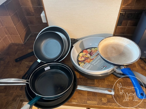 Bild 231 - Pfannen-Konvolut