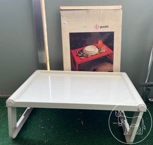 Bild 366 - kleines Tischen