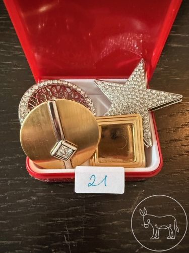 21 - Schal- und Tuchspangen