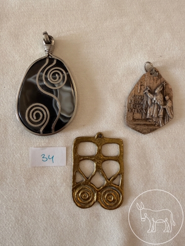 34 - 3 verschiedene Anhänger