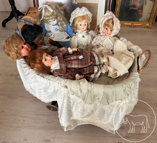 098 - Vintage Puppen in Puppenwagen