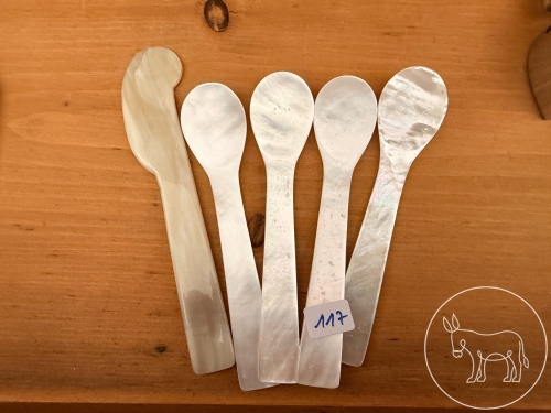 Bild 117 - 4 Perlmutt Löffel, 1 Buttermesser