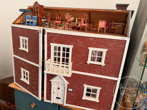 124 - Voll ausgestattetes Puppenhaus