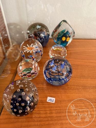 132 - Briefbeschwerer aus Glas