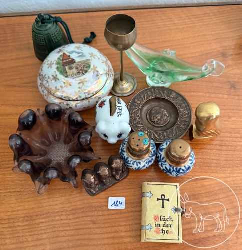 Bild 134 - Diverse Dekoutensilien