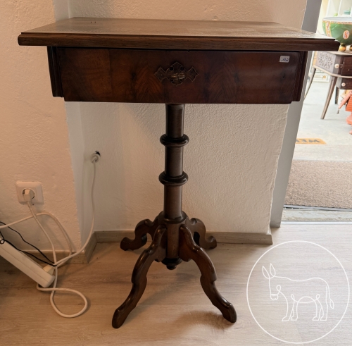 162 - Antiker Beistelltisch aus Holz