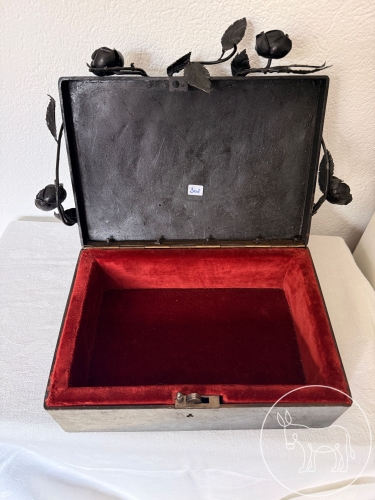 302 - Florale Metall-Schatulle